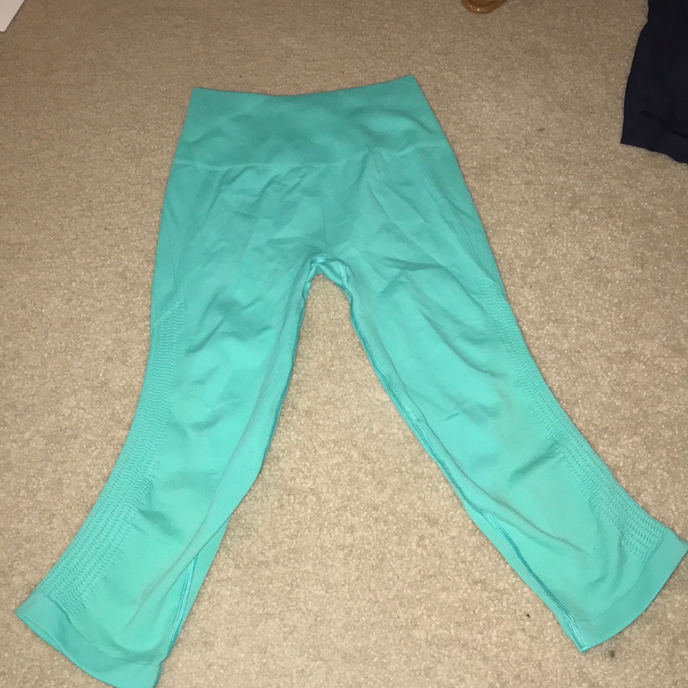 turquoise lulu crops